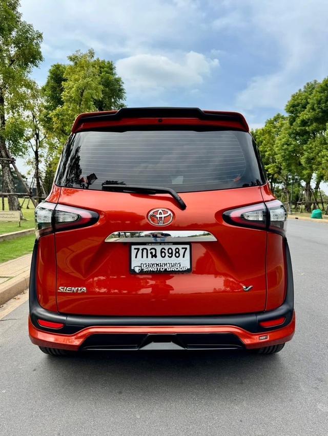 Toyota Sienta 1.5V ปี 2018 สีส้มสวยมาก 3