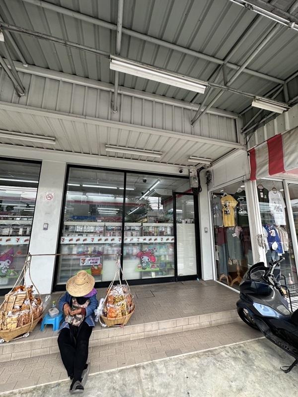 ขายด่วน! อาคารพาณิชย์ 3.5 ชั้น พร้อมผู้เช่า ทำเลทองแบริ่ง ตรงข้าม รร.เซนต์โยเซฟ โทร 092-830-9541 7