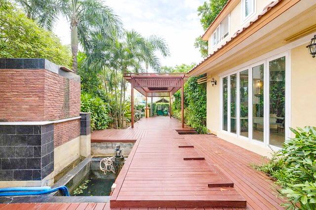 ติดถนนรังสิต-นครนายก คลอง 3 พร้อมบ่อปลาขนาดใหญ่ ภัสสร รร.นานาชาติสยาม 1.2 กม. 4นอน 118 ตร.วา. 310ตร.ม.ช่าบ้าน 2 ชั้น 5 น 4