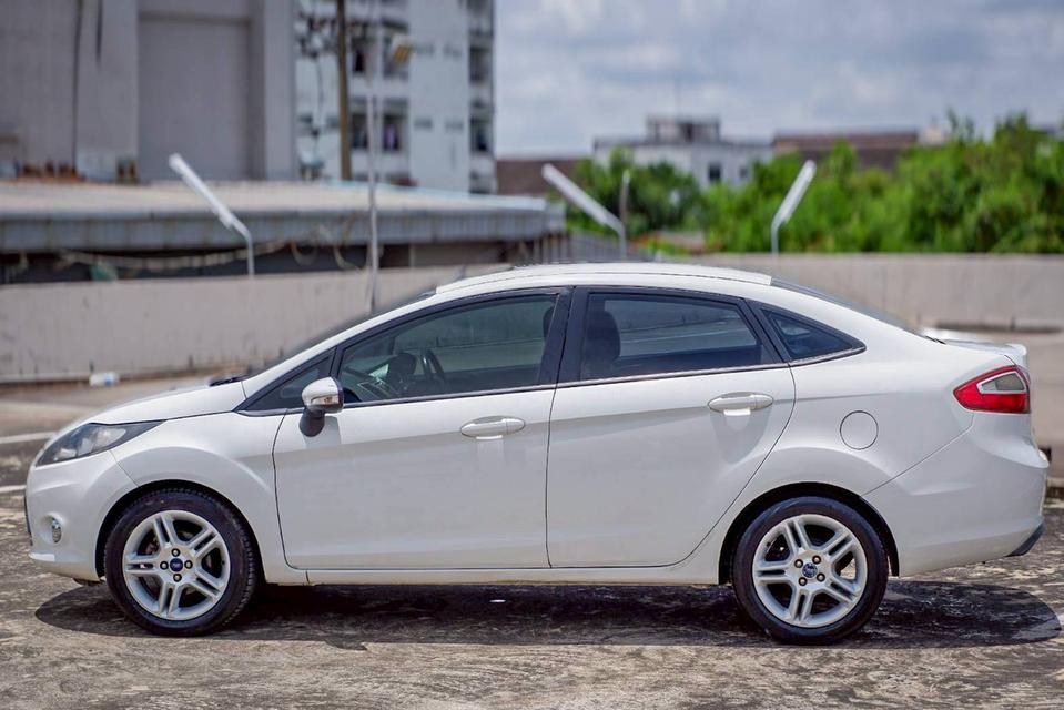 FORD FIESTA 1.6 SPORT โฉม 4Dr เกียร์ Auto สีขาว ปี2010 7