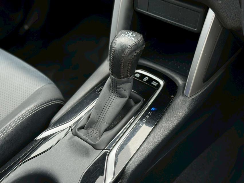 Toyota Cross 1.8 Hybrid Premium  safety สีเทา  ปี 2020 13
