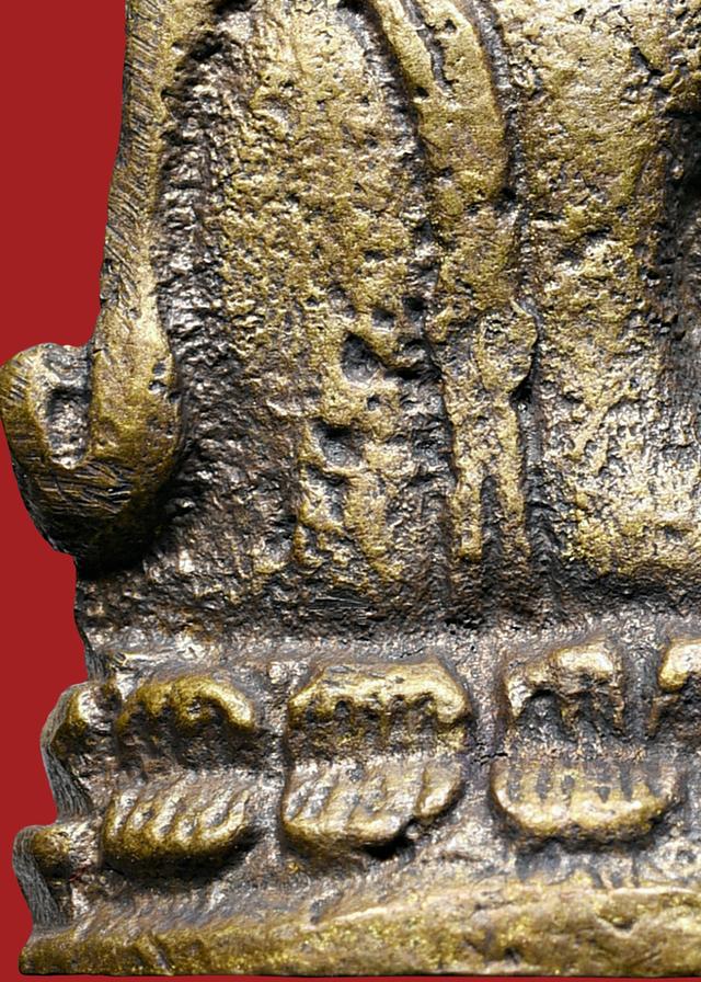 พระพุทธชินราชอินโดจีน ปี 2485 พิมพ์ต้อใหญ่บัวขีด เนื้อโลหะ ตอกโค๊ต 18
