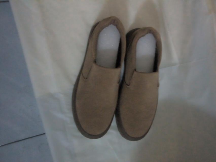 รองเท้าหนังกำมะหยี่สีน้ำตาลกาแฟ