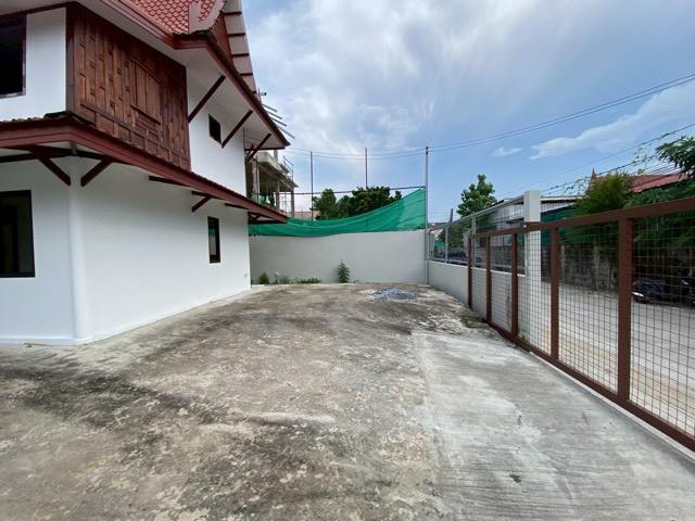 ให้เช่าบ้านเดี่ยวสร้างใหม่ 2 ชั้น เนื้อที่ 100 ตารางวา ซอยลาดพร้าว 101 เหมาะอยู่อาศัยและทำสำนักงาน จอดรถได้ 4คัน ใกล้รถไฟฟ้าสายสีเหลือง สถานีลาดพร้าว 7