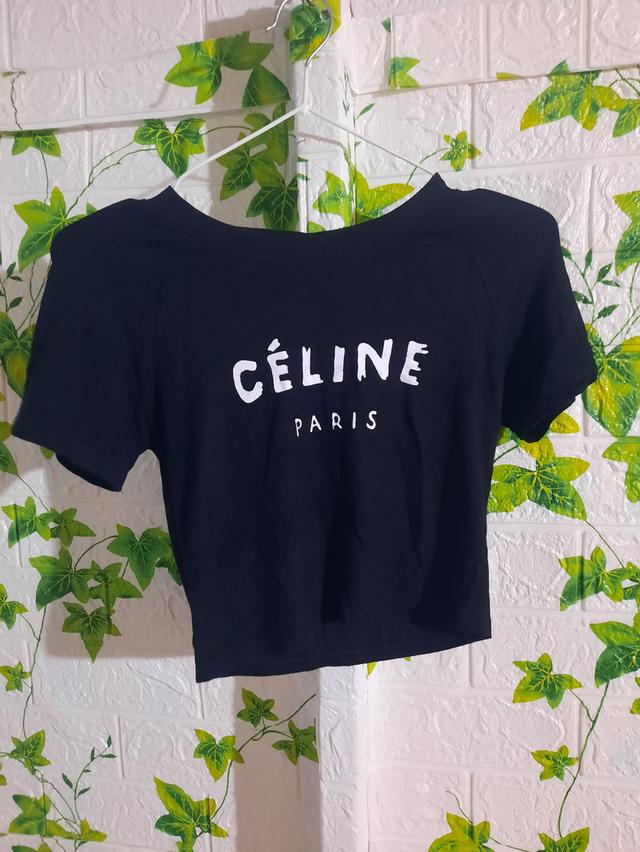 ปล่อยต่อเสื้อผ้ามือสอง