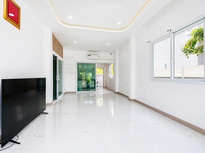 Urgent Sale — 4-Bedroom Detached House at Eak Aree Village, PattayaUrgent sale detached house at Eak Aree Village, Pattaya. Good location 9