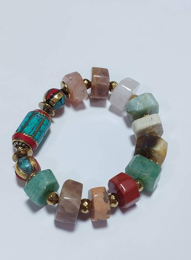 หินธรรมชาติทรงเหลี่ยมคั่นแร่เฮมาไทต์ลูกปัดเนปาล 13×16 mm ยาว 18 cm.