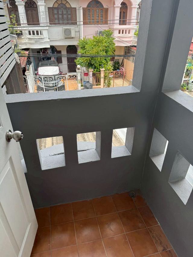 🔑 **ทาวน์เฮาส์รีโนเวทใหม่ ราคาจับต้องได้ ใกล้รถไฟฟ้าสายสีชมพู** 🔑 14