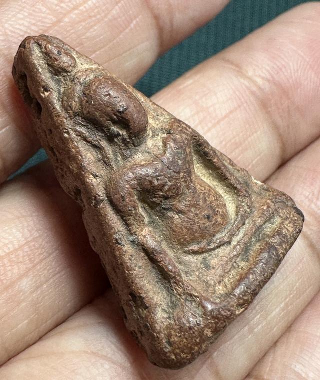 พระนางพญา พิมพ์เข่าตรง รูปที่ 7