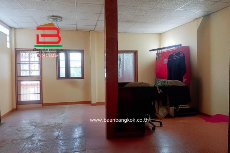 ทาวน์เฮาส์ หมู่บ้าน คัทลียาวิลล์ (ซอยลำลูกกา 49) เนื้อที่ 21 ตรว. ถนนลำลูกกา ตำบลลาดสวาย อำเภอลำลูกกา จังหวัดปทุมธานี 10