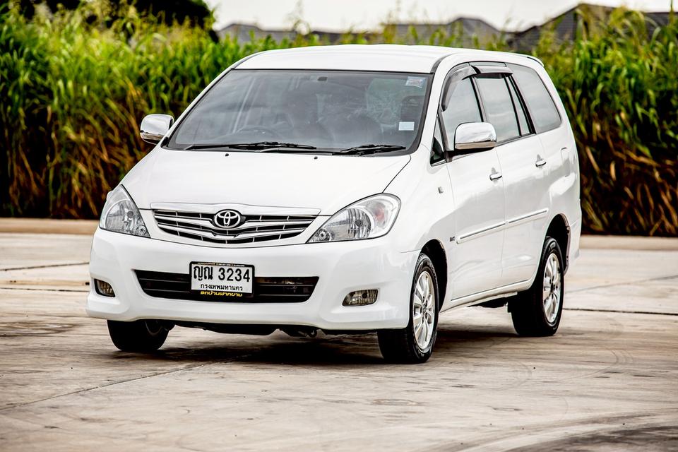 Toyota INNOVA 2.0V AT ปี 2011 สีขาว รุ่นท๊อปสุด