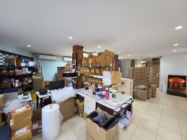 ให้เช่าตึกแถว 4 คูหาทะลุถึงกัน พื้นที่กว่า 500 ตรม. ย่านสาทร ซอยนราธิวาส 14 เหมาะทำออฟฟิศและเก็บสต๊อก 3