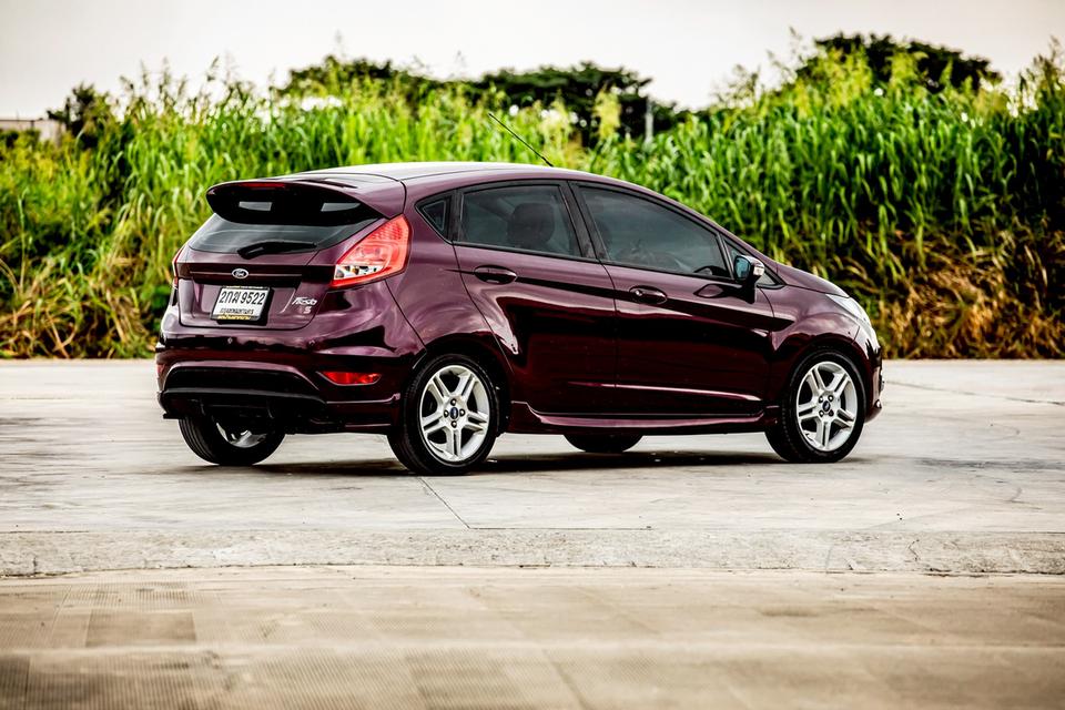 Ford Fiesta 1.5 Sport 5 ประตู สีแดง เกียร์ออโต้ ปี 2013 มือเดียวป้ายแดง