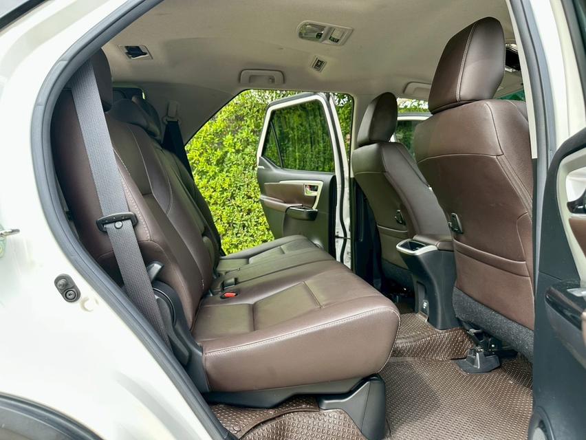 Toyota Fortuner 2.4 Top Sigma4 ดีเซล 4WD Auto ปี 2018 สีขาว เจ้าของดูแลอย่างดี สภาพป้ายแดง 17