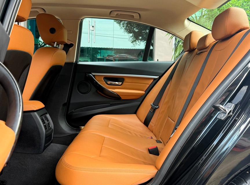 2019 BMW 320D F30 LCI รถมือเดียวออกป้ายแดง รถวิ่งน้อย เข้าศูนย์ทุกระยะ รถไม่เคยมีอุบัติเหตุครับ 14
