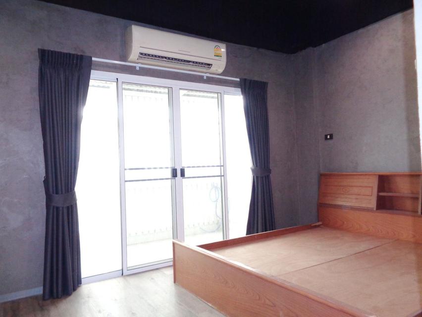 🚩 บ้านรีโนเวท ทาวน์โฮม 3 ชั้น 18 ตารางวา โครงการ เดอะ รีโน่ นวมินทร์ ติดห้างโลตัสนวมินทร์ 12