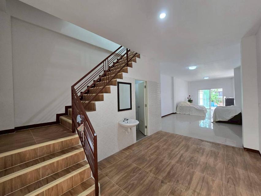 ขายทาวน์โฮม 4 ชั้น รีโนเวทใหม่ ใกล้รถไฟฟ้า สายสีชมพู มีนบุรี (N.1966) 2