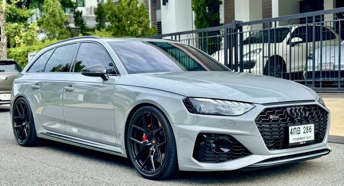 AUDI RS4 Avant Quattro (CBU)