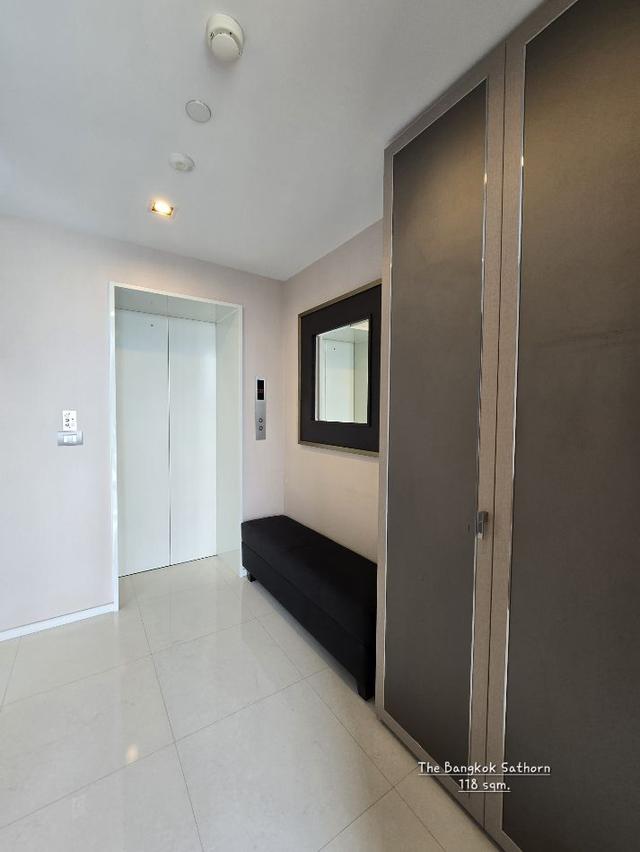 ให้เช่า คอนโด 2 bedrooms modern furnished เดอะ แบงค็อก สาทร 118 ตรม. near BTS Surasak and expressway 4