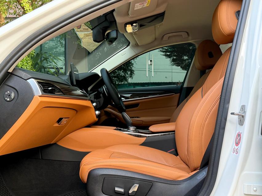 2018 BMW 520D G30 รถมือเดียวออกป้ายแดง รถออกศูนย์ BMW THAILAND รถวิ่งน้อย เข้าศูนย์ตรงระยะ รถไม่มีอุบัติเหตุครับ รูปที่ 13