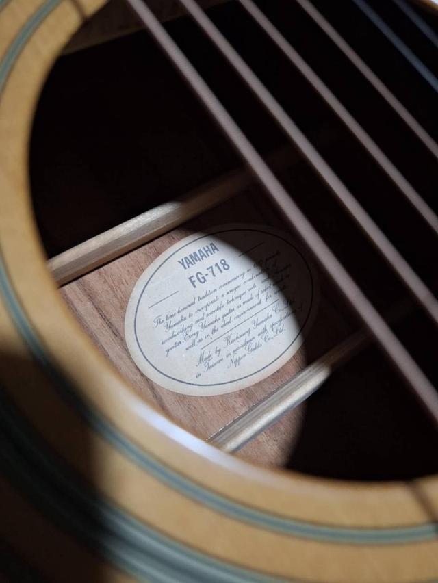 Yamaha FG-718 กีตาร์ Yamaha ผลิตโดย Nippon Gakki Co. LTD ในประเทศญี่ปุ่น