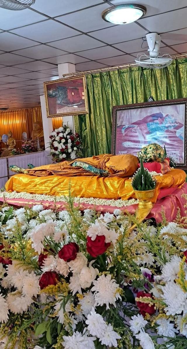 ล็อกเก็ตครึ่งองค์ อายุ 93 ปีหลวงปู่พระครูวรพรตวิธาน(พันธ์ ติสฺโส)ปี2537 (สภาพสวย)*บริการจัดส่งทั่วประเทศ* 4