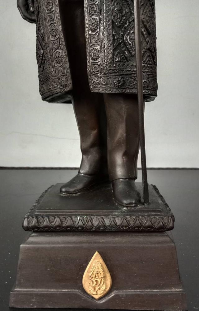 556.พระบรมรูปหล่อในหลวงรัชกาลที่9 พระบาทสมเด็จพระปรมินทรมหาภูมิพลอดุลยเดช(รมดำ) พร้อมใบสำคัญกำกับพระบรมรูป