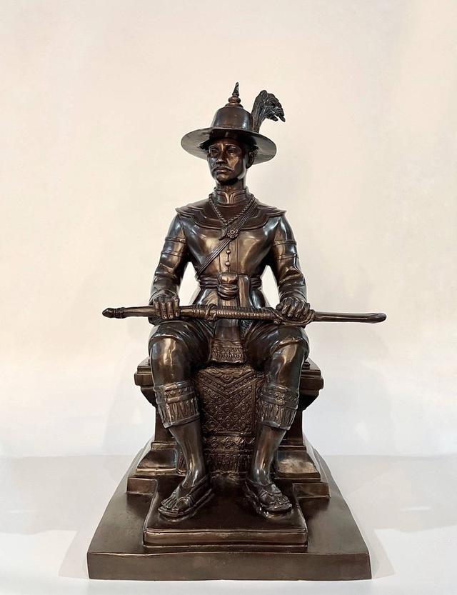 605.พระบรมรูปหล่อสมเด็จพระเจ้าตากสินมหาราช ทรงประทับนั่งบัลลังก์ หน้าตัก 14 นิ้ว