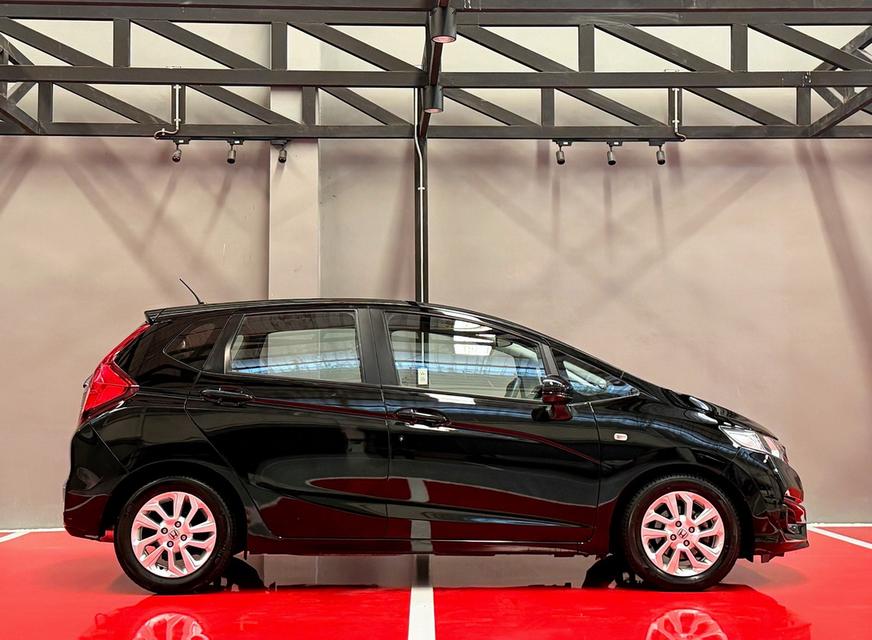 2019 HONDA JAZZ GK V+ รถมือเดียวออกป้ายแดง รถวิ่งน้อย ประวัติศูนย์ครบ รถไม่เคยมีอุบัติเหตุครับ