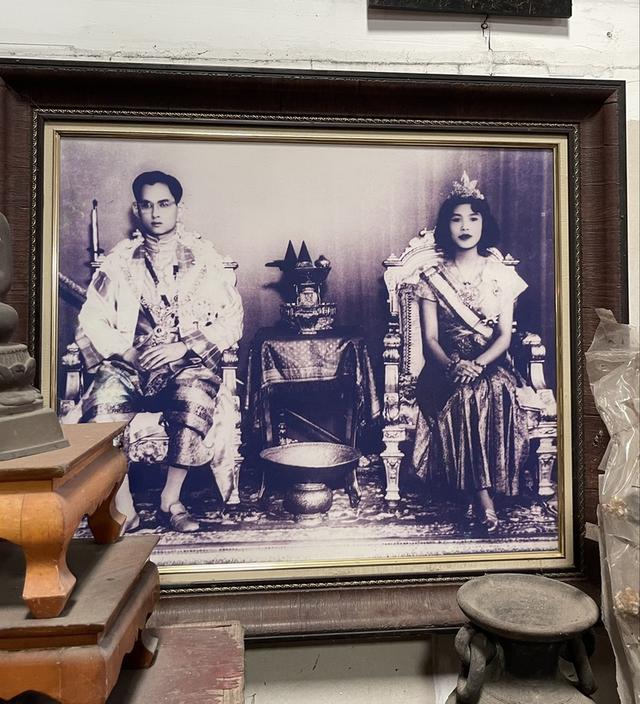 กรอบรูปในหลวงรัชกาลที่9 วันราชาภิเษกสมรส ณ วังสระปทุม กรอบใหญ่ 9