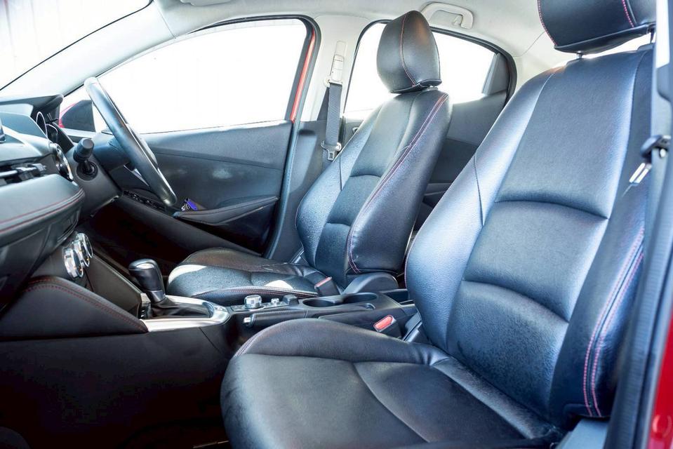 MAZDA MAZDA2 1.3 High Connect ปี 2016 สีแดง เกียร์A/T โฉม ปี14-ปัจจุบัน 4Dr รูปที่ 11