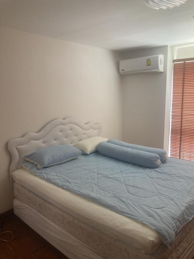 Furnished room for rent on Sathorn Road at Silom Suite Condo opposite the AiA Sathorn Tower very close to BTS St.Louis 2