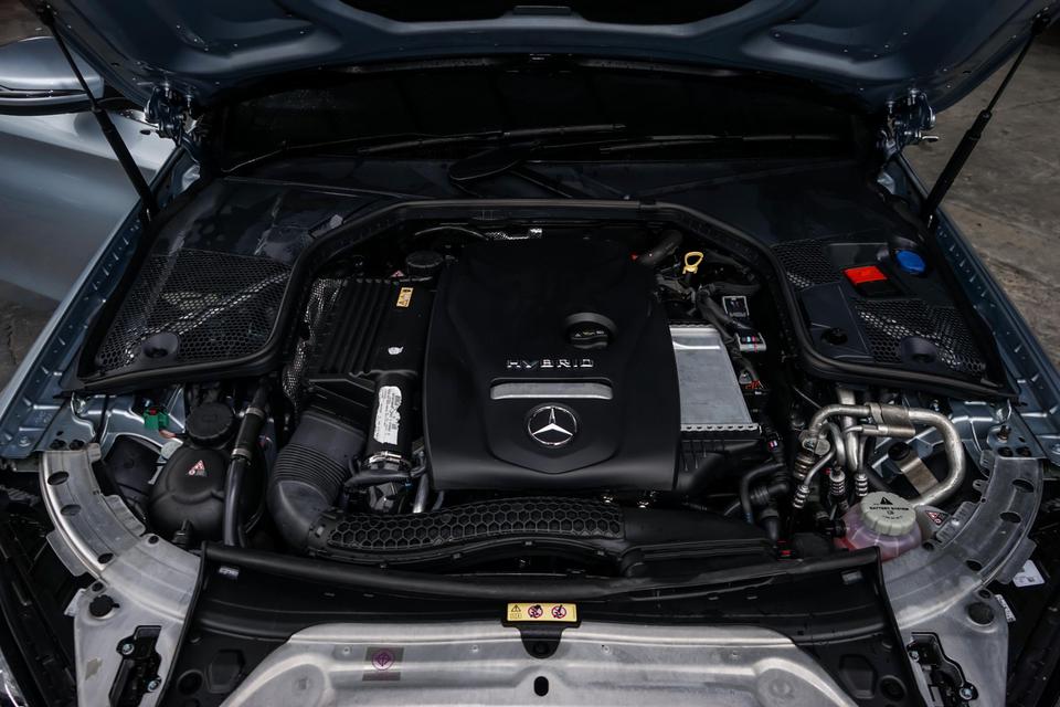 Benz C350e 2.0 Avantgarde Plug-In Hybrid 2