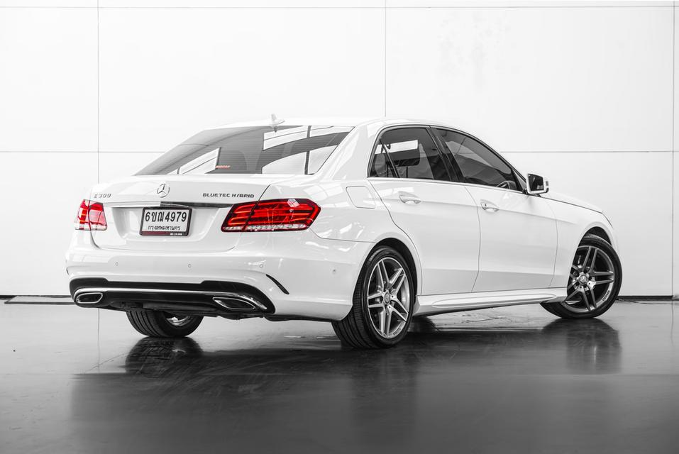 2013 Mercedes-Benz E300 2.1 W212 BLUETEC HYBRID Sedan สีขาว เครื่องดีเซล+ไฟฟ้า เลขไมล์ 88378 กม.