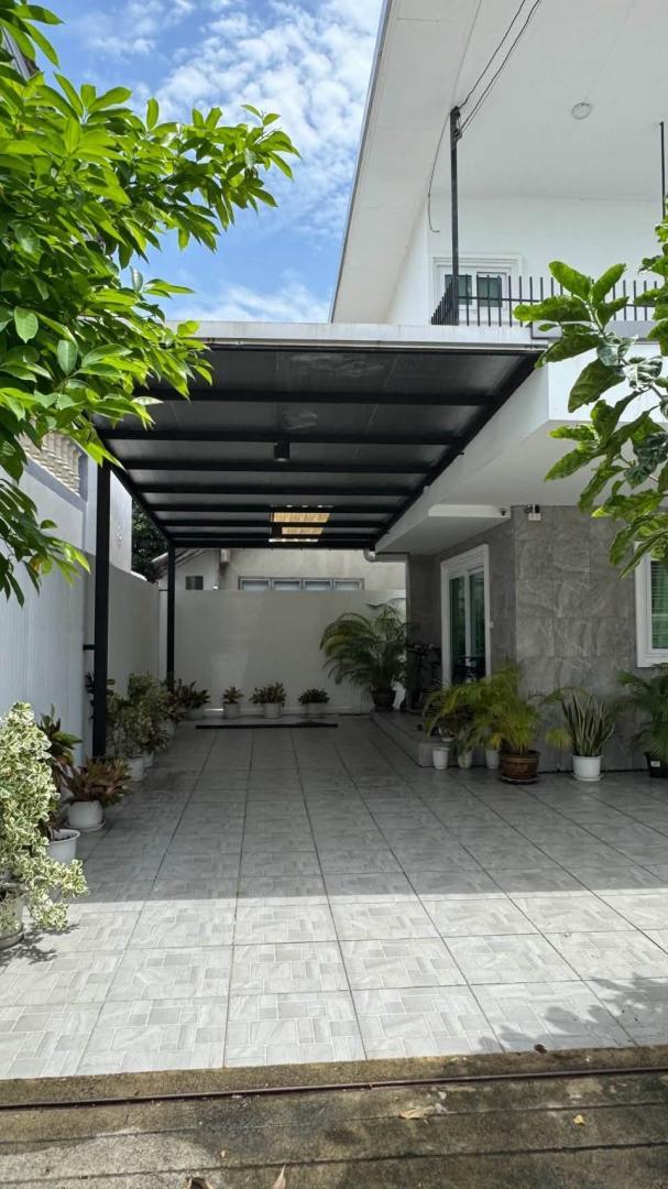 MHR242 Pet Friendly! ให้เช่าบ้านเดี่ยว 2 ชั้น หมู่บ้านสัมมากร รามคำแหง 112 เลี้ยงสัตว์ได้ มีสวนส่วนตัว เฟอร์ฯ และเครื่องใช้ไฟฟ้าครบ 10