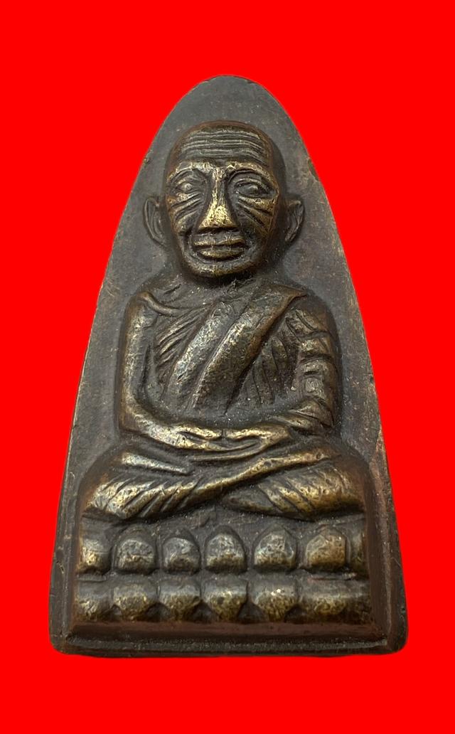 หลวงพ่อทวดหลังหนังสือพิมพ์ใหญ่