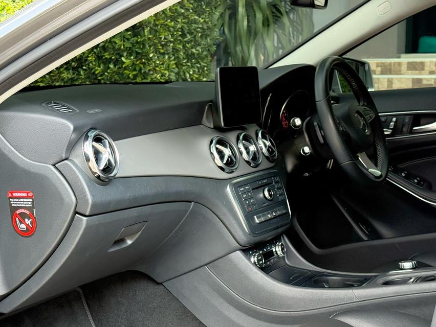 2019 BENZ GLA200 FACELIFT รถมือเดียวออกป้ายแดง รถวิ่งน้อย เข้าศูนย์ตามระยะ รถไม่เคยมีอุบัติเหตุครับ รูปที่ 11