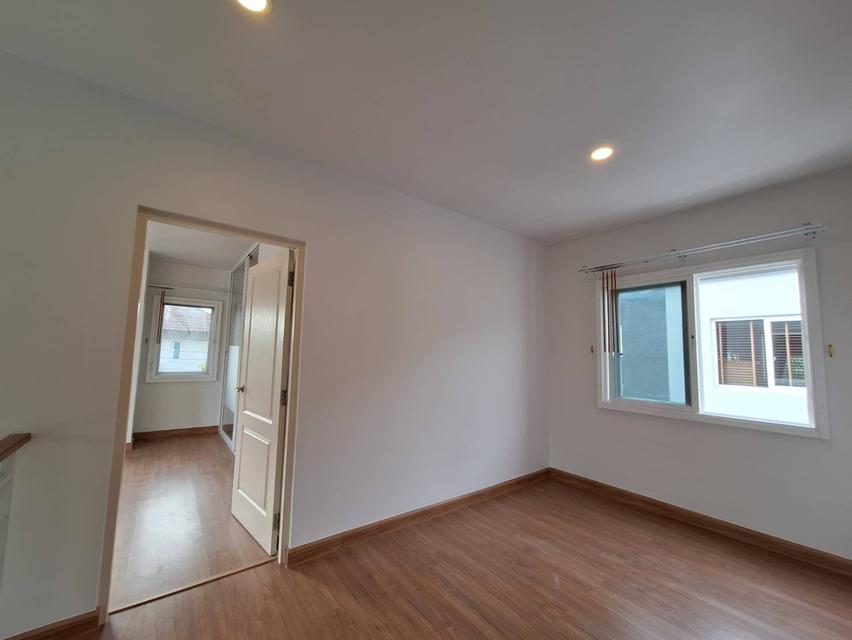 เซนโทร วัชรพล ติดถนนสุขาภิบาล 5 *หลังมุม* 63 ตร.ว. 9