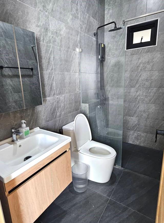 🏖️ Pool Villaชั้นเดียวในโครงการ ทำเลใกล้กาดฝรั่ง นานาชาติLIS #หางดง – ราคา 48,000 บาท/เดือน✨ 卖家具齐全 3 卧室 2 卫生间 – 租金 48,000 泰铢/月 ✨ 11