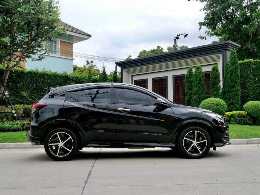 HONDA HR-V 1.8 RS  ปี2018 ท๊อปสุดในรุ่น รถมือเดียว  อุปกรณ์ครบ 6