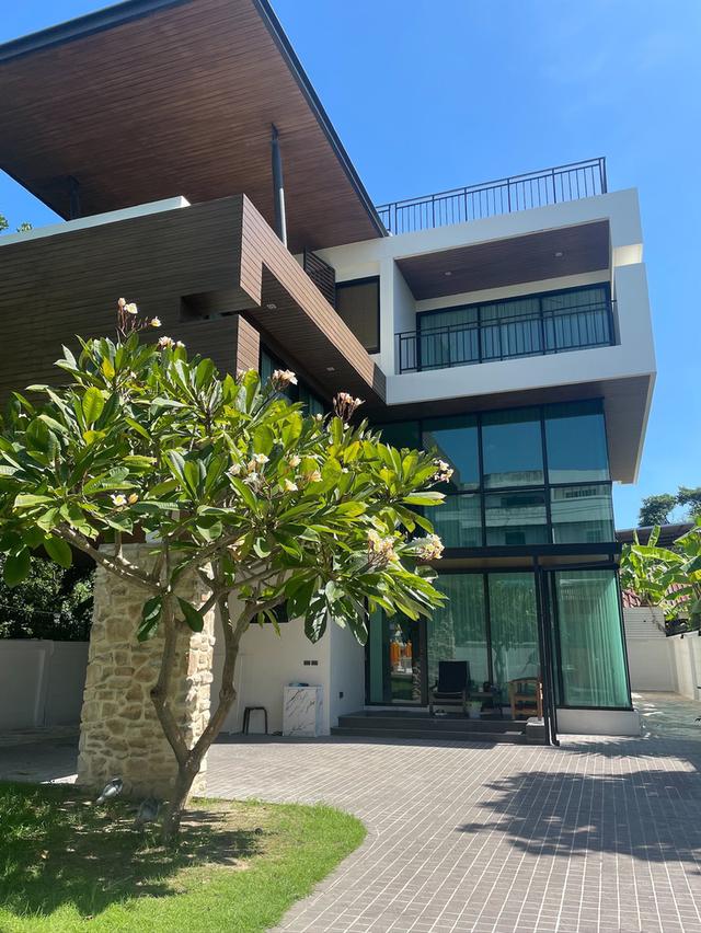🏡 ให้เช่า บ้านเดี่ยวสไตล์โมเดิร์น พร้อมอยู่ ย่านรัชดา 18 4 ห้องนอน ตกแต่งครบทั้งหลัง มีห้องแม่บ้าน 1