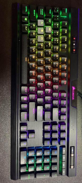 คีย์บอร์ด Corsair K70 RGB MK2 บลูสวิต 3