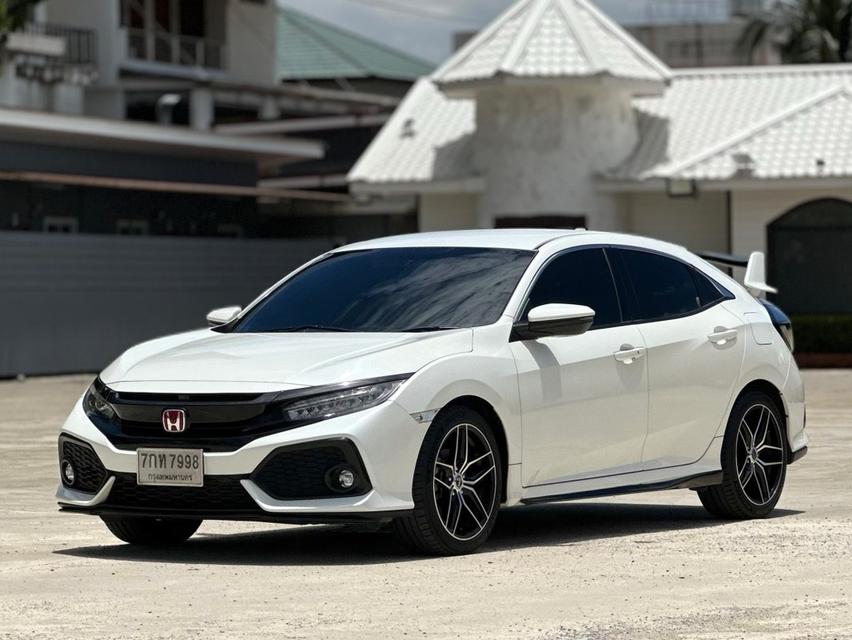 Honda Civic FK 1.5 Turbo  Hatchback สีขาว ปี 2018 รถบ้านมือเดียว