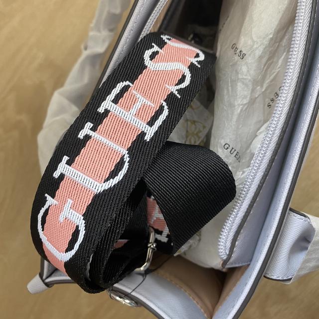 กระเป๋า guess ของใหม่ป้ายห้อย