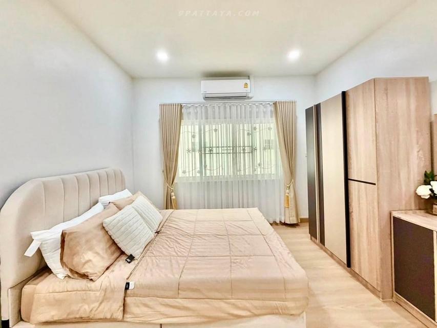 Brand-new modern pool villa for rent or sale near Mabprachan Lake, located on Soi Nern Plub Wan with convenient access to Siam Country Club Road. 7