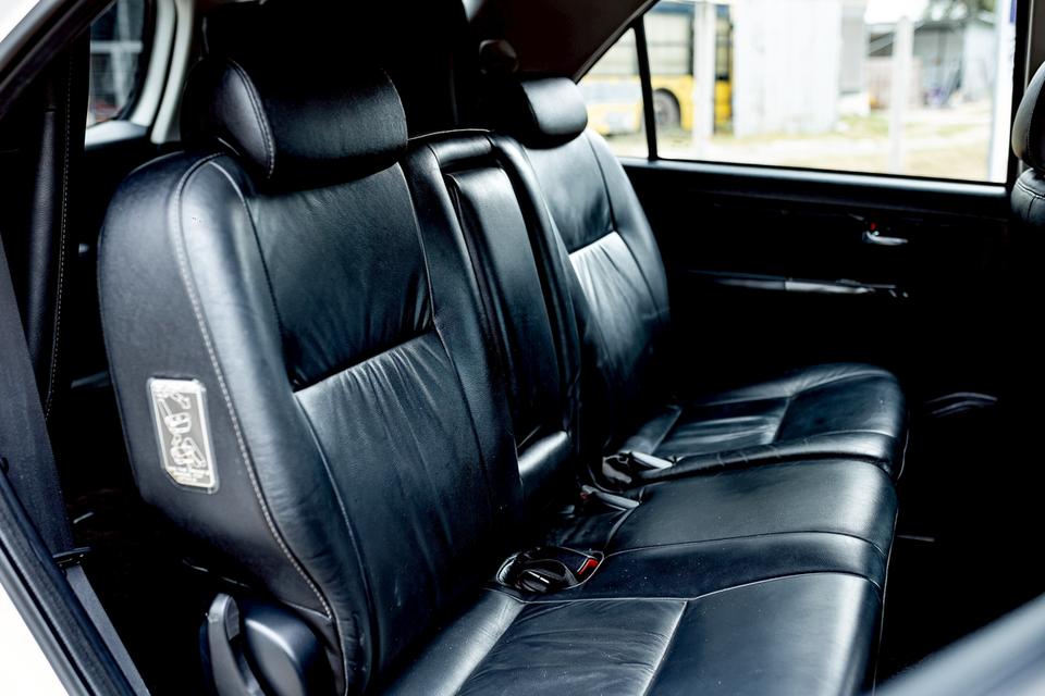 Toyota Fortuner 2.5V ปี15 12