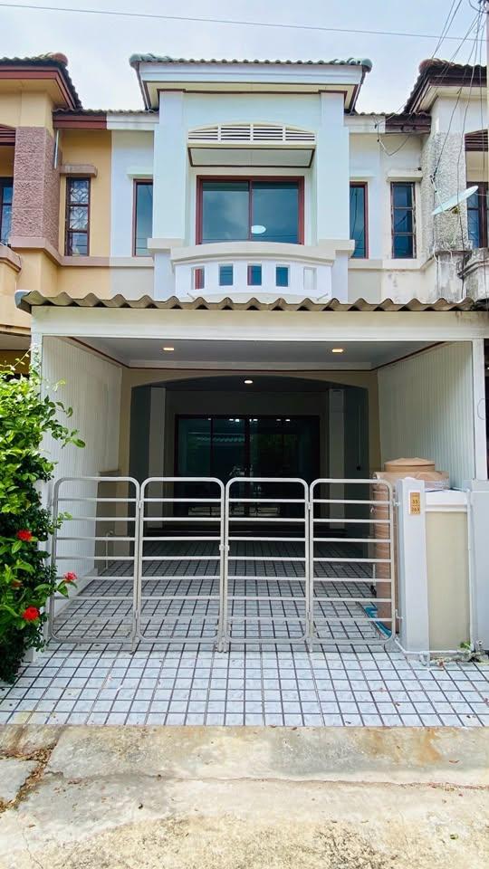 ✨ บ้านรีโนเวทใหม่ ฝ้าโปร่งโล่ง ทำเลดีติดถนน 345! 🏡 🔥 ขายทาวน์เฮ้าส์ 2 ชั้น มบ.ปาริชาติ  18 ตร.ว. 2 นอน 2 น้ำ ลดเหลือ 1.69 ล้าน ฟรีโอน กู้ 100% 💥 3