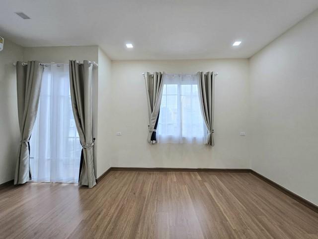 ขายทาวน์โฮม โกลเด้น ทาวน์ ติวานนท์ แจ้งวัฒนะ 19.6 ตร.ว 4นอน มีห้องพระ ใกล้โรบินสัน ศรีสมาน 4
