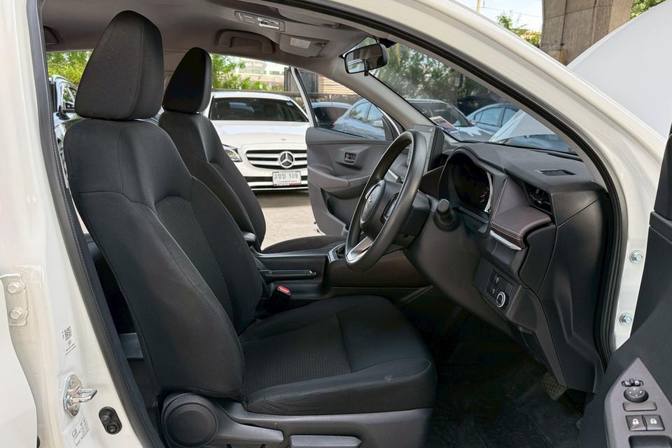 Toyota YARIS ATIV 1.2 Sport AT ปี 2024 รถสวยมือเดียว ไมล์น้อย 15