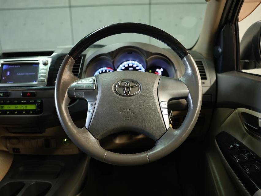 Toyota Fortuner 2.7  7